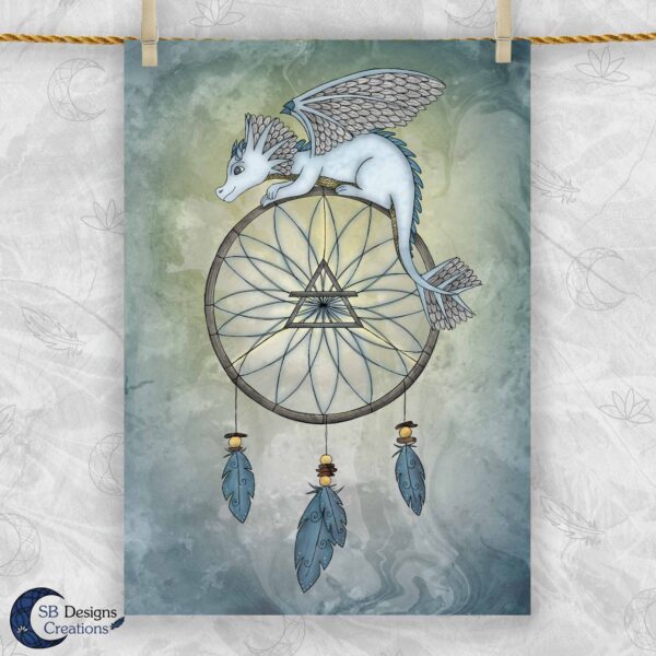 Dromenvanger Draakje Lucht Artprint A4 SBDesignsCreations Baby Draakje Fantasy Art