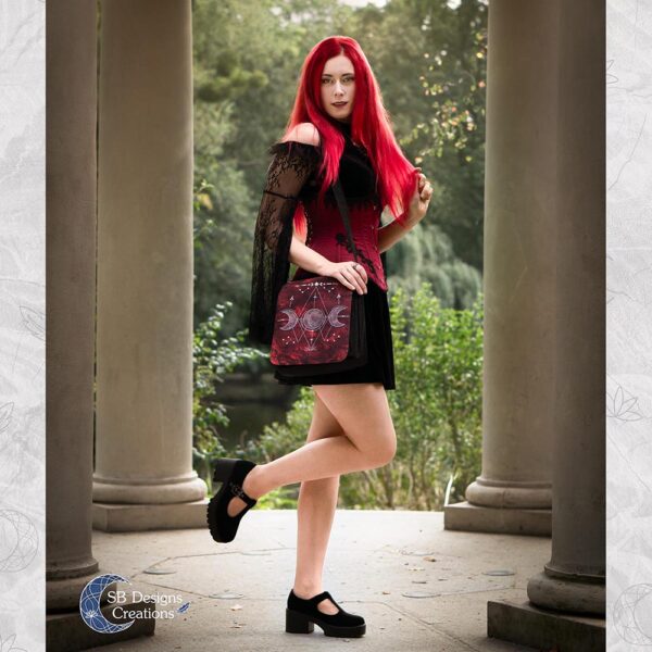 Drievoudige Maan Rood Schoudertas- Gothic Tas Fantasy Witchy Vibes